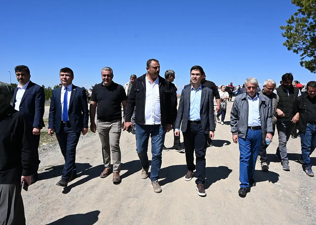 Sarıoğlan Barajı'nda bayram temizliği: Minikler iş başında
