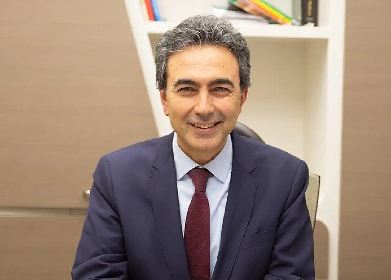 Ünlü profesöre yeni görev! Eşi olan Kayserili ünlü siyasetçi paylaştı