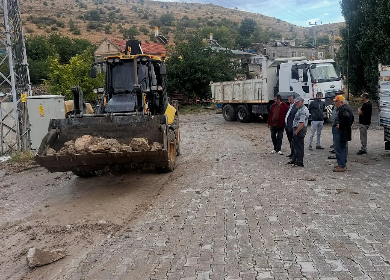 Kayseri'de sağanak sonrası sel: Belediye ekipleri alarma geçti