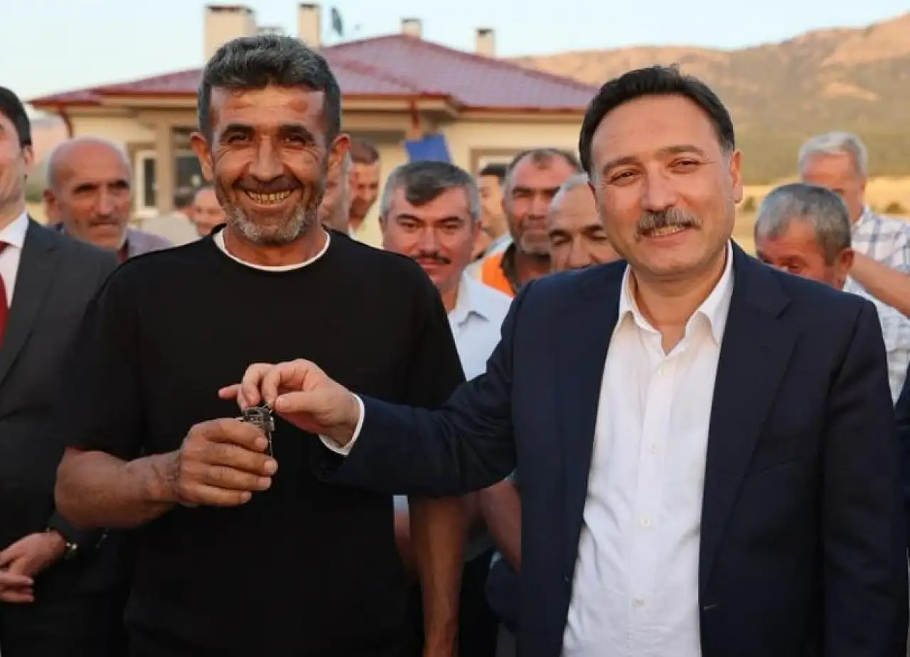 Kayseri'de depremzede aileler yeni yuvalarına kavuştu