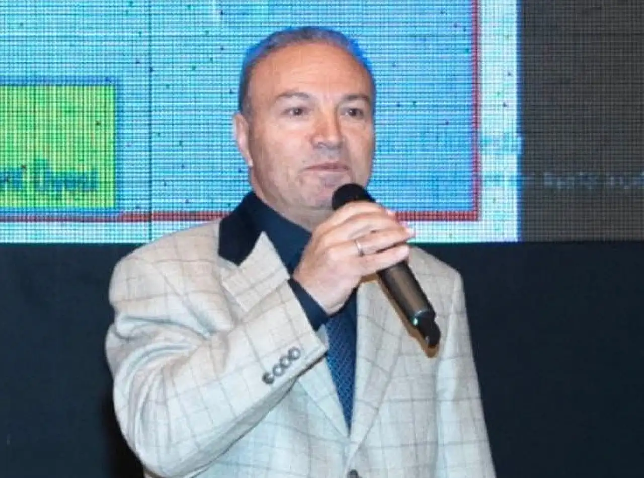 Özer'den, 'Kadınları hedef alan isme' sert tepki!