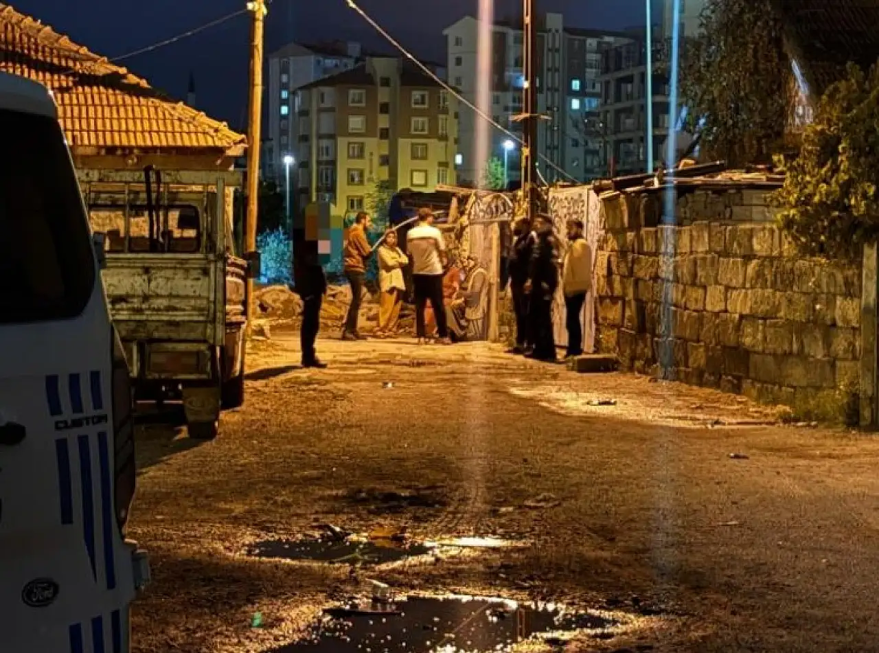 Kayseri'de prizi tamir etmek isterken hastanelik oldu!