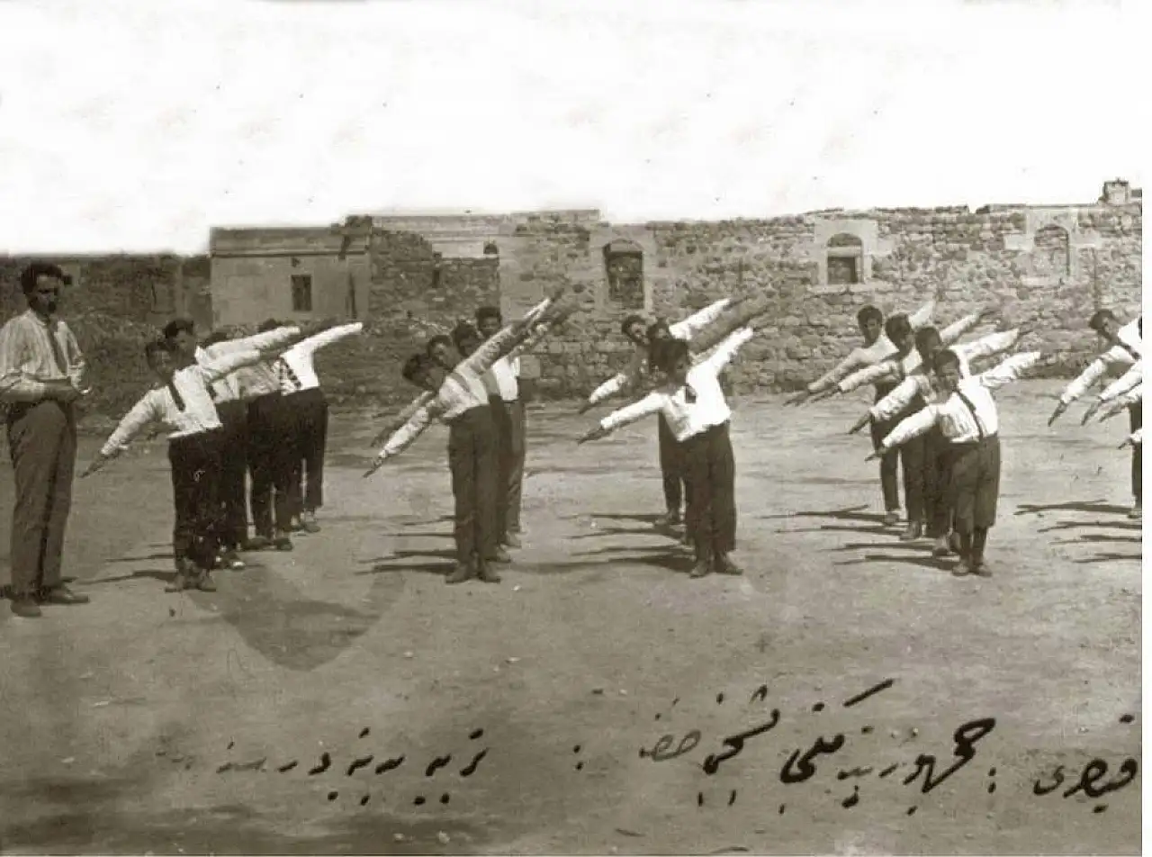 Hiç merak ettiniz mi? Atatürk döneminde Kayseri'de Cumhuriyet Bayramı bakın nerelerde, nasıl kutlanıyormuş!
