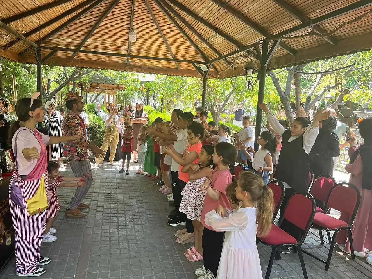 Doktorlar hastalarla kafede buluştu