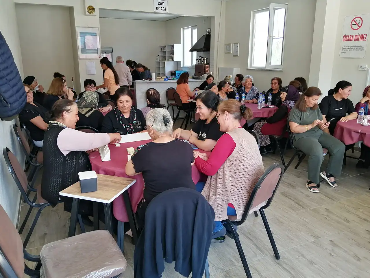 Erkeklerin giremediği kıraathaneye kaymakamdan sürpriz ziyaret