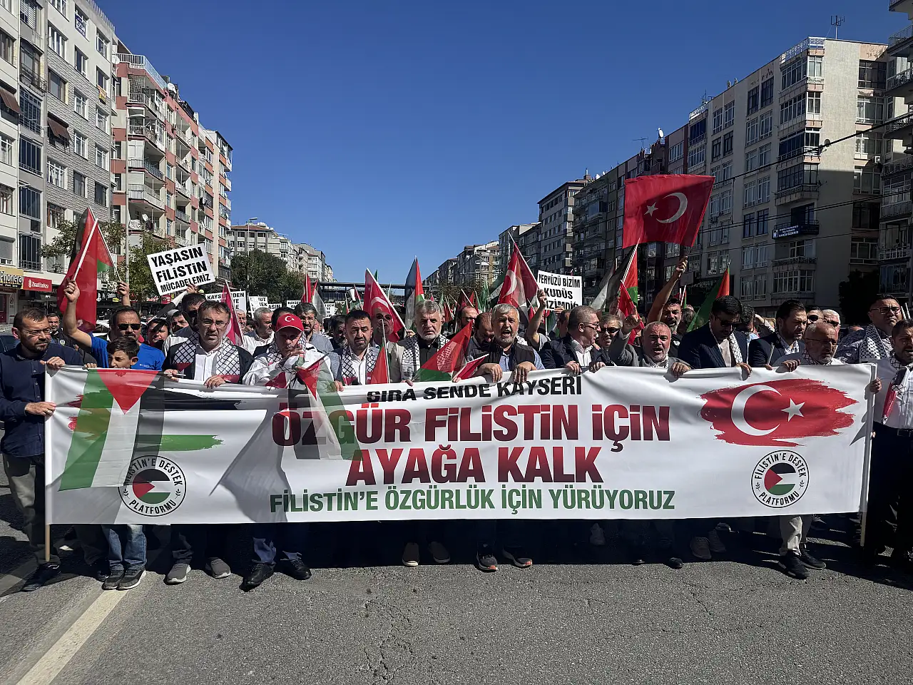 Kayseri'de binlerce kişi İsrail'i protesto etti