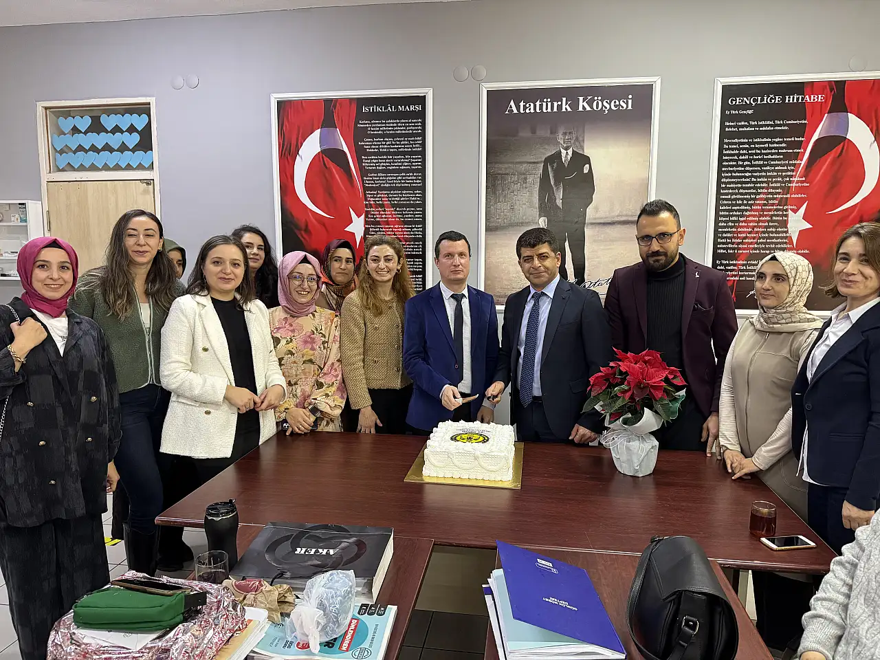 Görme engelli Ömer öğretmen öğrencilerine ilham kaynağı oluyor