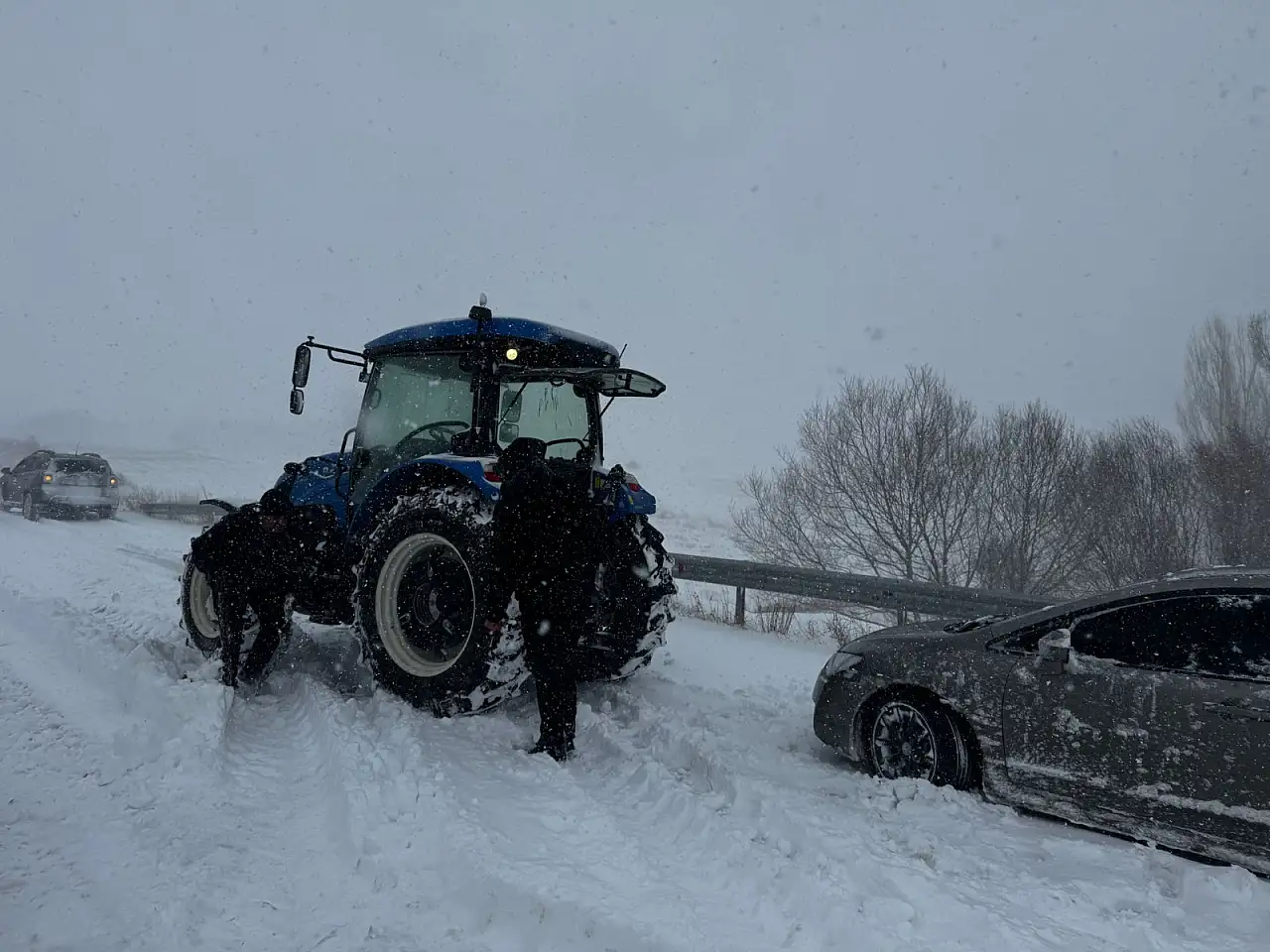 Sürücülerin zor anları! Görüntüler Kayseri-Sivas kara yolundan
