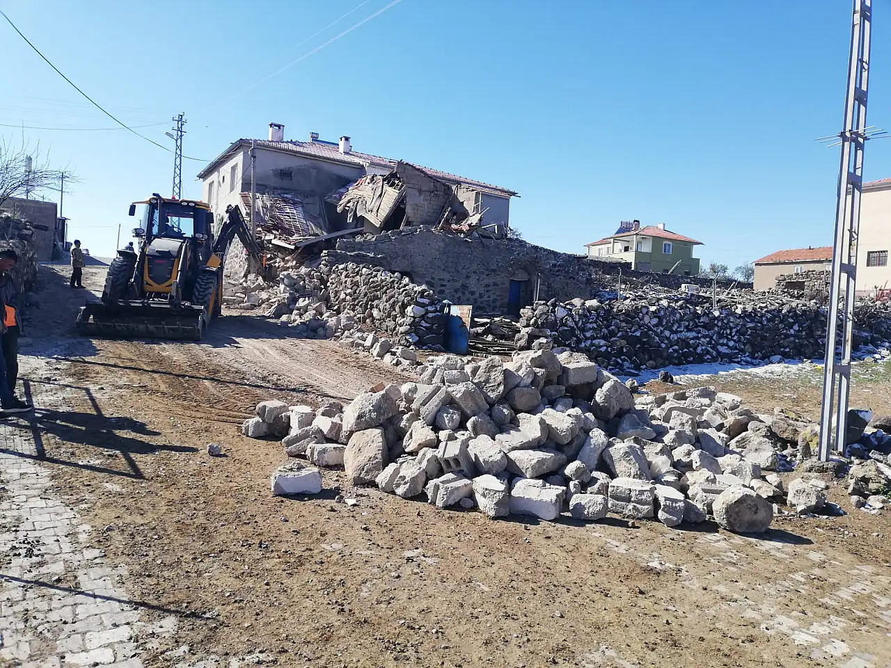 Kayseri'de ev çöktü! 37 can...