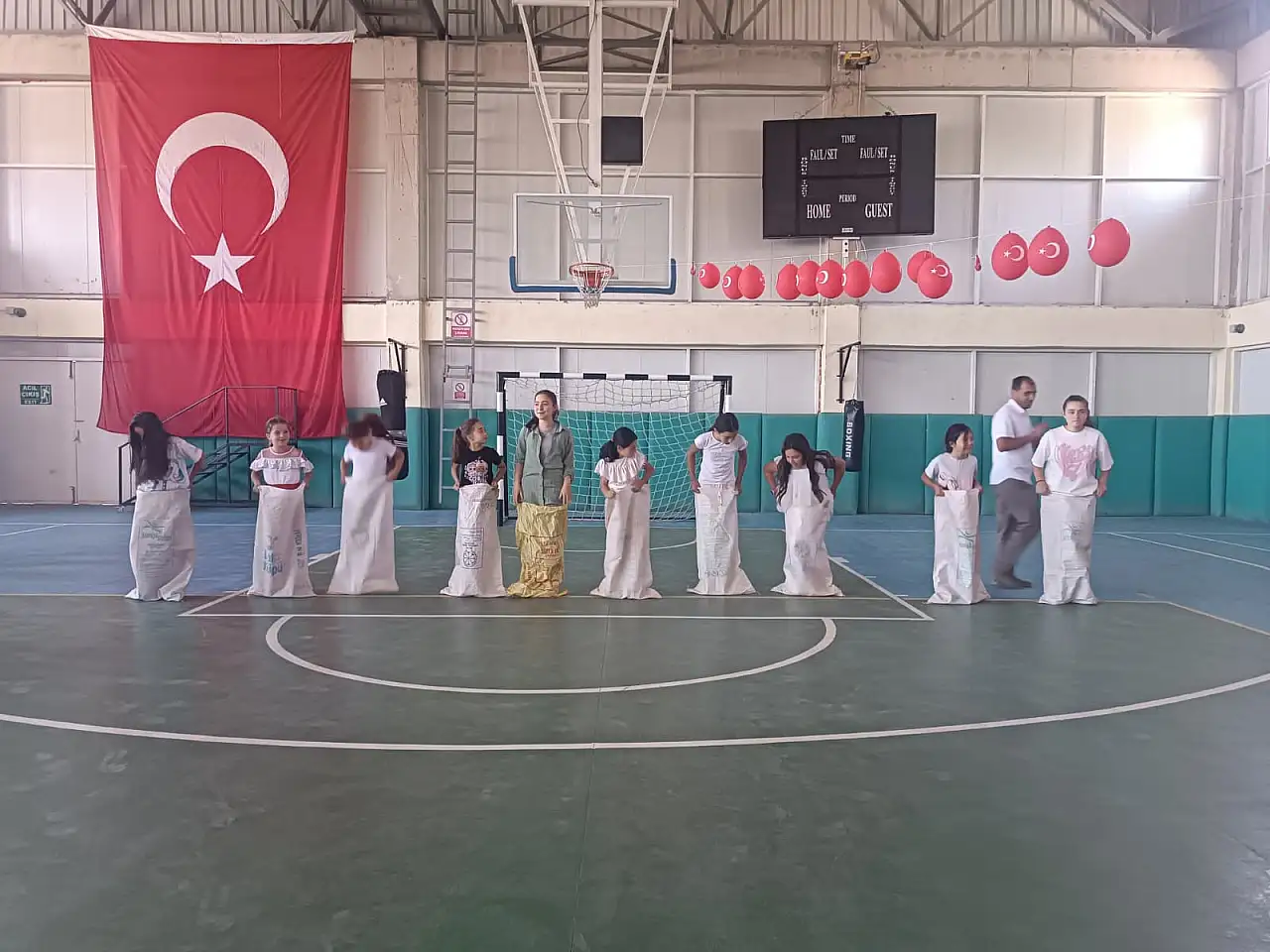 Kur'an kursu öğrencileri şenlikte bir araya geldi