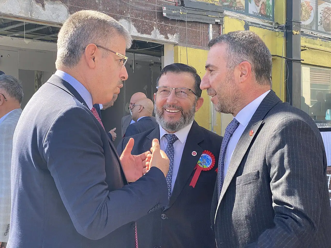 Kayseri'de AK Parti ve Saadet Partisi düellosu fotoğraflara yansıdı! Belli ki mevzu derin