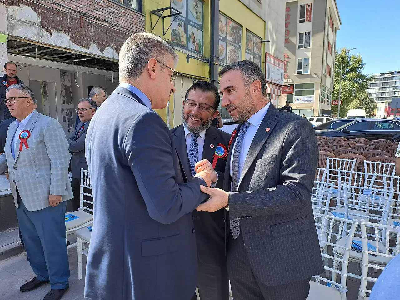 Kayseri'de AK Parti ve Saadet Partisi düellosu fotoğraflara yansıdı! Belli ki mevzu derin