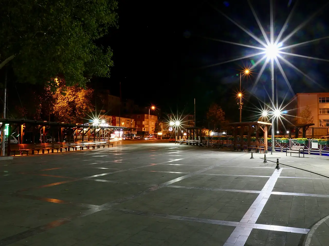 Kayseri'de ilçe meydanı renklendi