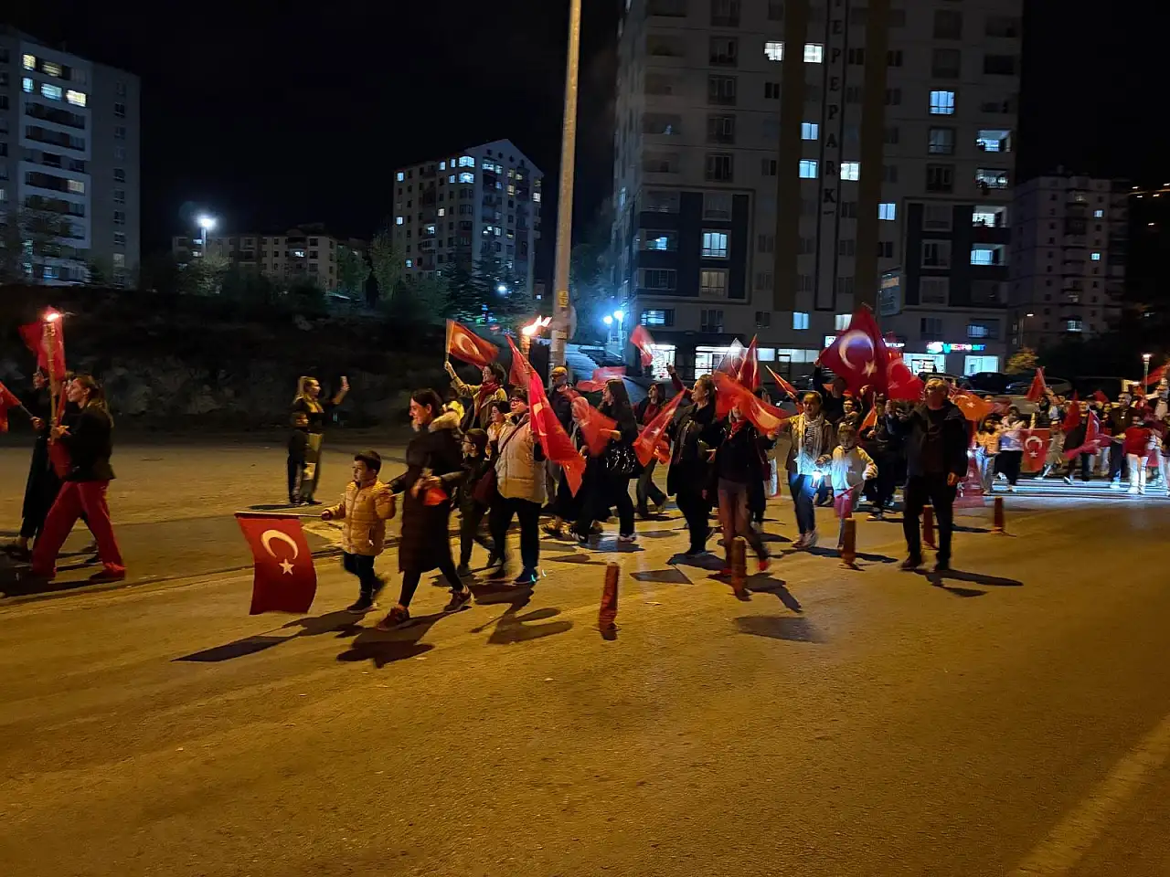 Kayseri'de coşkulu fener alayı yürüyüşü