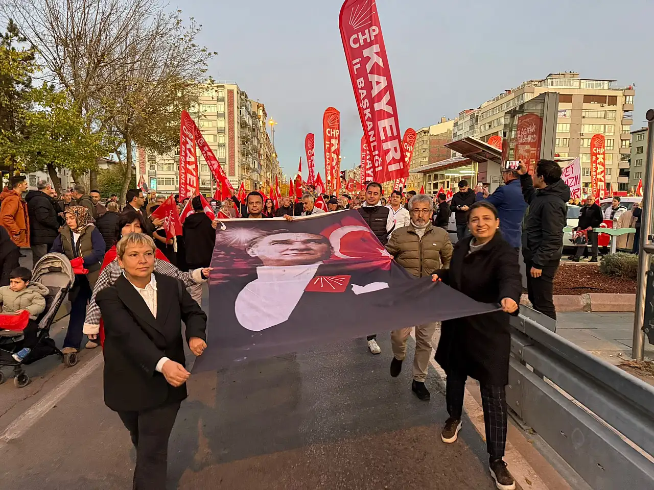 Kayseri'de iktidar ile muhalefet arasında 'S' düellosu sürüyor! CHP Kayseri İl Başkanı Özer'den dikkat çeken açıklama! Kayseri'de bakın neler olmuş!