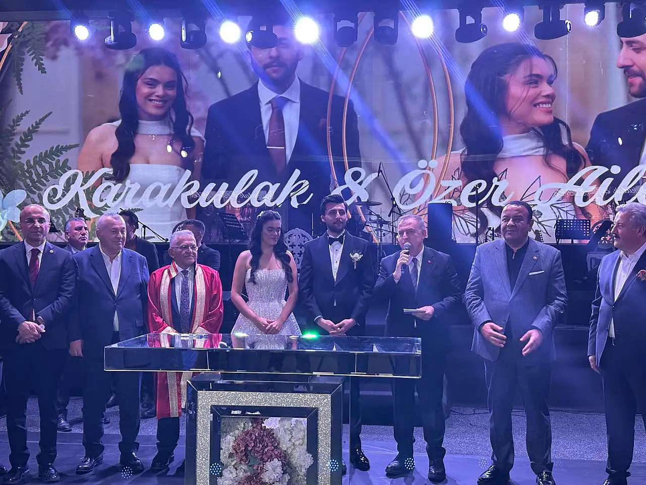 CHP Kayseri İl Başkanı Özer'in oğlunun evlendiği düğüne ünlü isimlerin '3 çocuk' göndermesi ve Başkan Büyükkılıç'ın konuşması damgasını vurdu