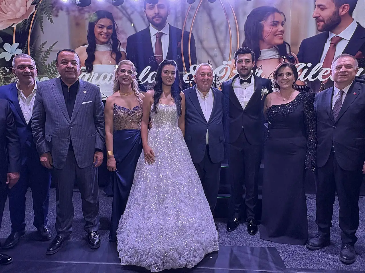 CHP Kayseri İl Başkanı Özer'in oğlunun evlendiği düğüne ünlü isimlerin '3 çocuk' göndermesi ve Başkan Büyükkılıç'ın konuşması damgasını vurdu
