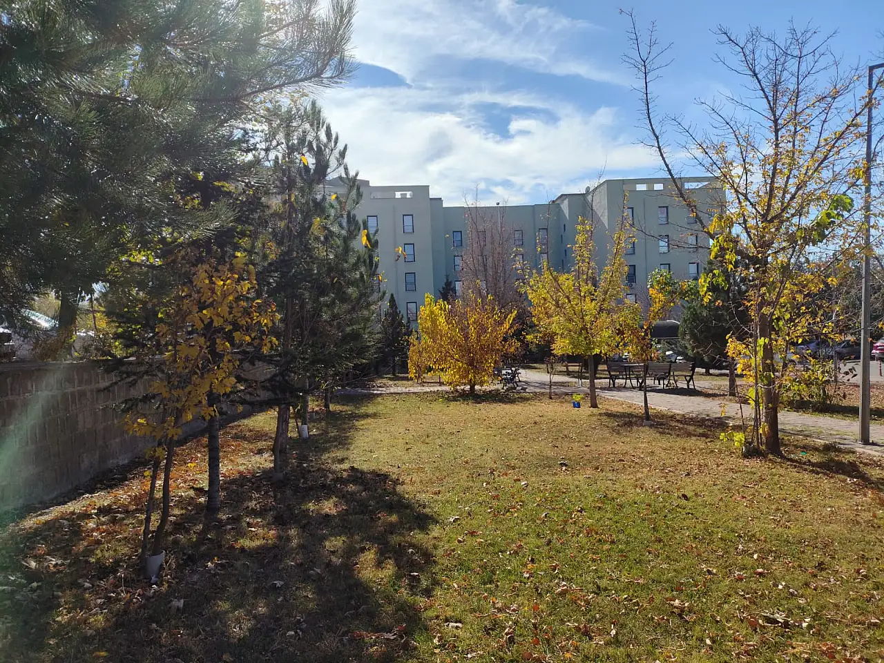 Kayseri'de oldu! 'Geçinemiyoruz' diyen profesörler kafayı bina görevlisine taktı! 2.600 TL lojman kirası ödeyen akademisyenlerin 1500 TL'lik aidat parası ile sınavı