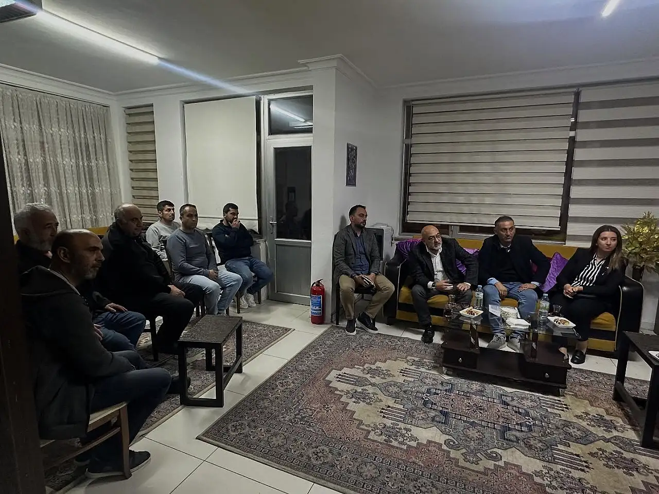 Milletvekili Cıngı, bina görevlilerinin promosyonuna el koyan şirketleri uyardı!