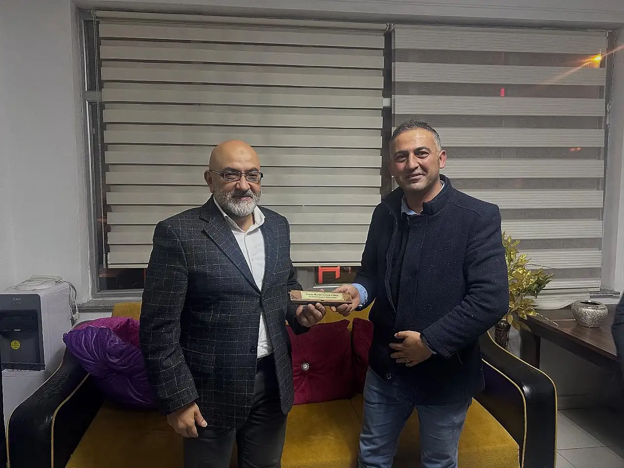 Milletvekili Cıngı, bina görevlilerinin promosyonuna el koyan şirketleri uyardı!