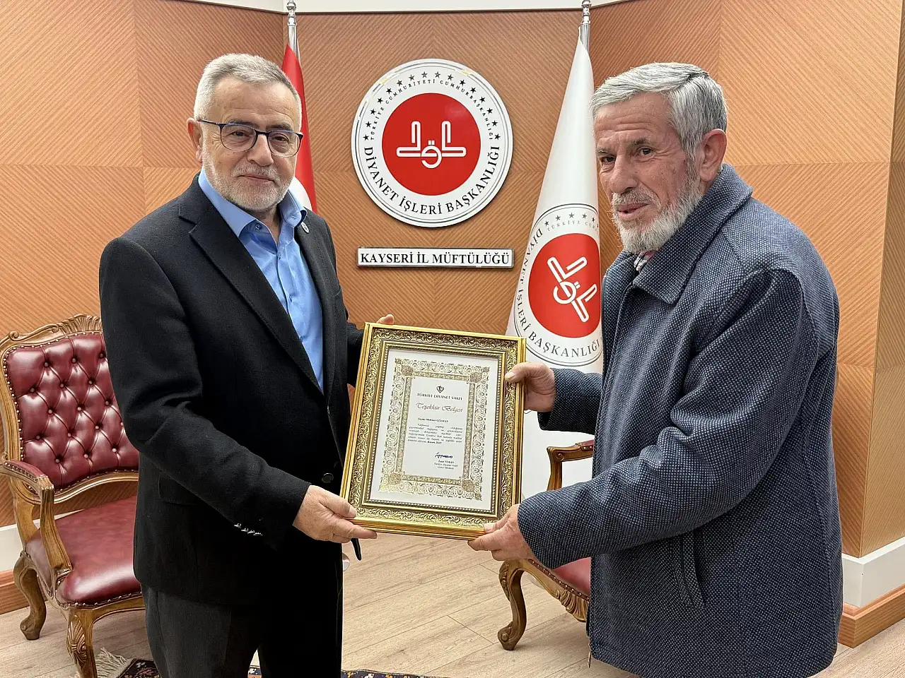 Dernek Başkanı Gülhan 4 daire bağışladı!