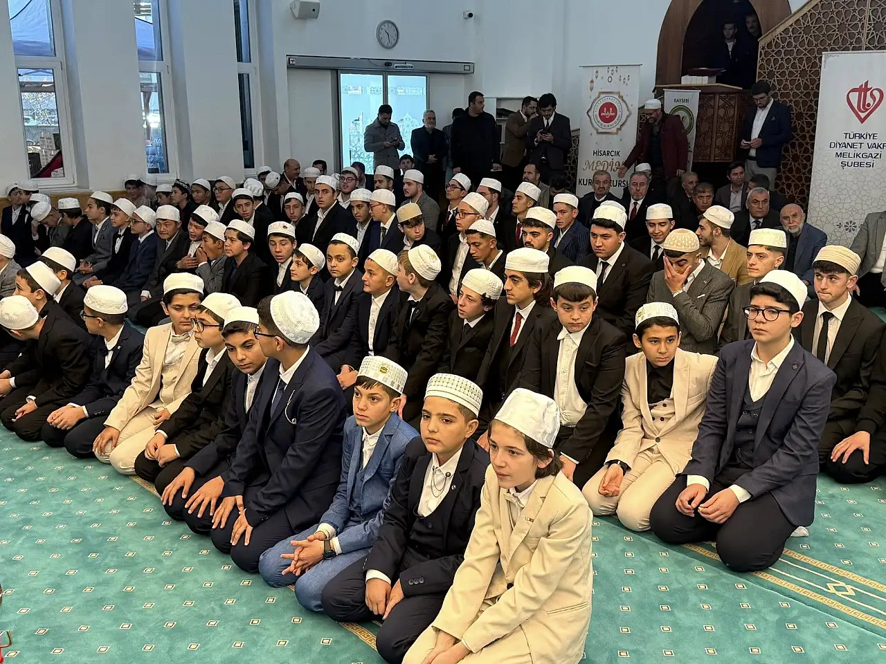 Kayseri'nin yeni hafızları! Belgeleri teslim edildi