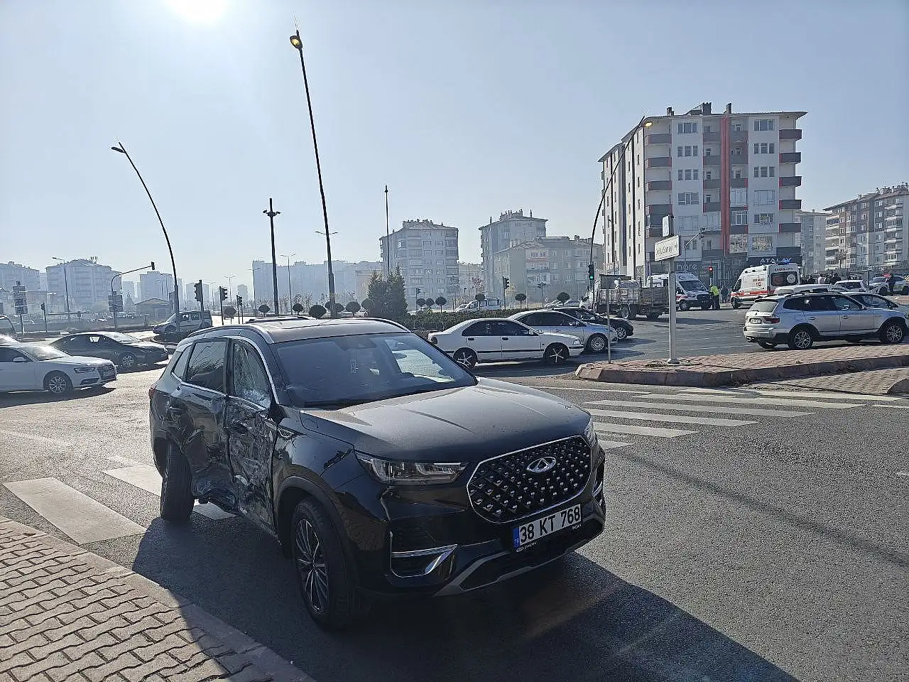 Kocasinan'da ortalık savaş alanına döndü: 5 araç birbirine girdi