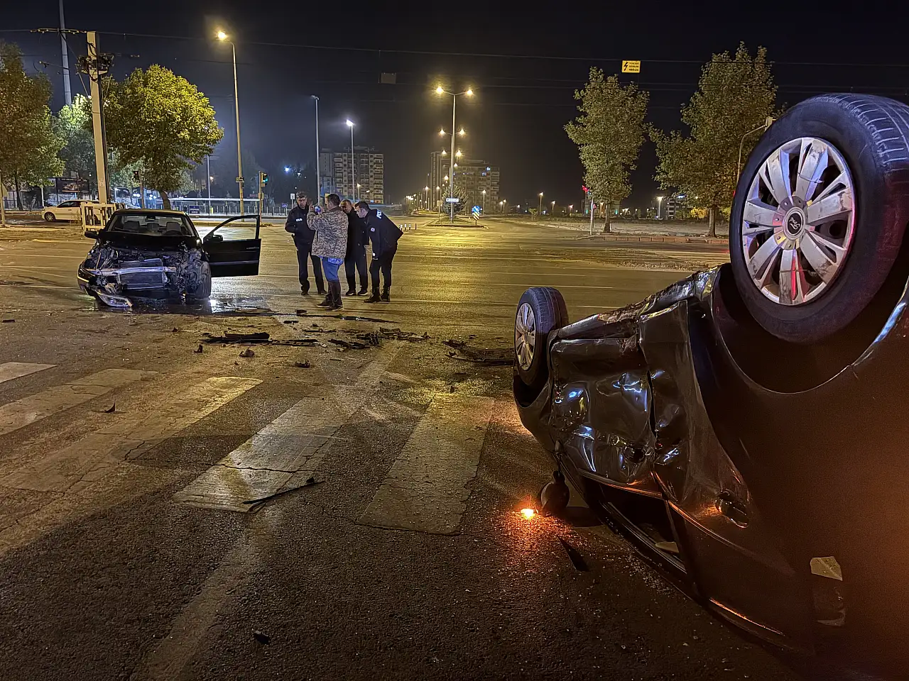 Kayseri'de kavşakta iki otomobil çarpıştı! Takla atarak durabildi