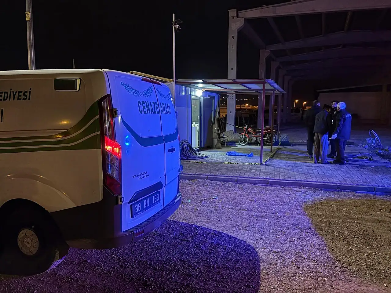 İnşaat bekçi kulübesinin önünde ölü bulundu!