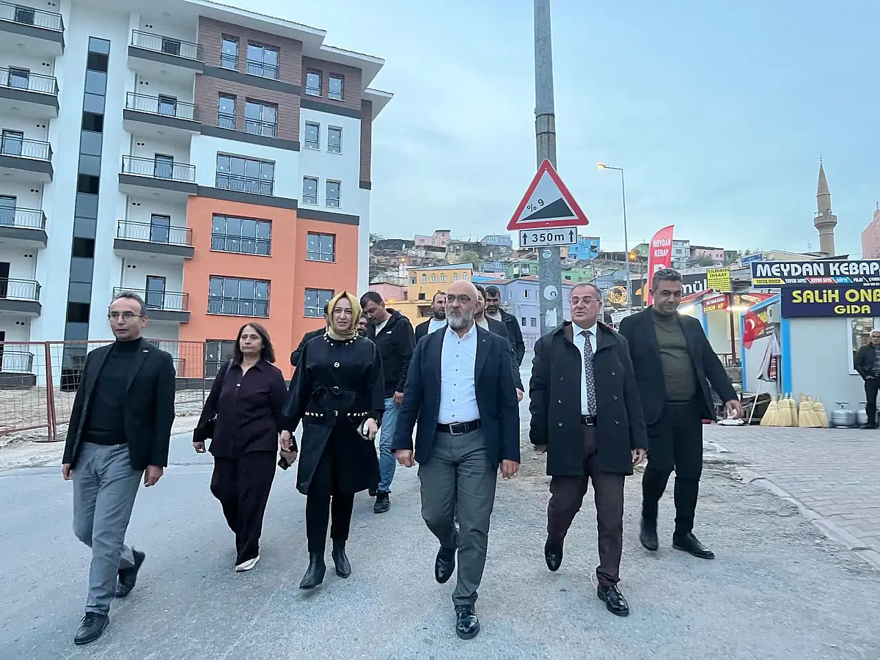 Kayseri'de çarşı pazar ziyareti yapan AK Partili vekil Cıngı: Şikayet yok, verilene şükür var!