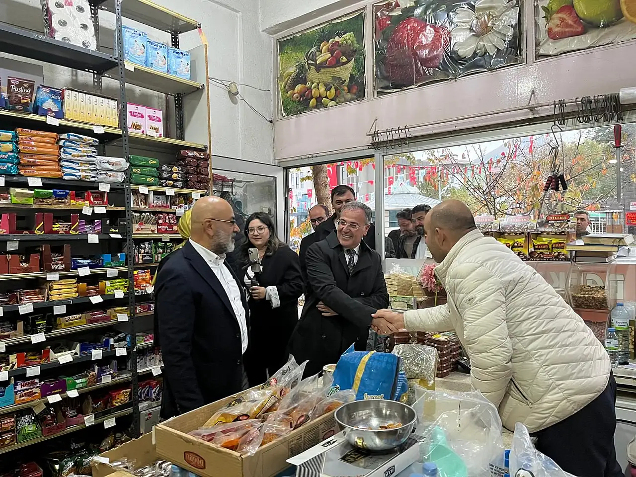 Kayseri'de çarşı pazar ziyareti yapan AK Partili vekil Cıngı: Şikayet yok, verilene şükür var!