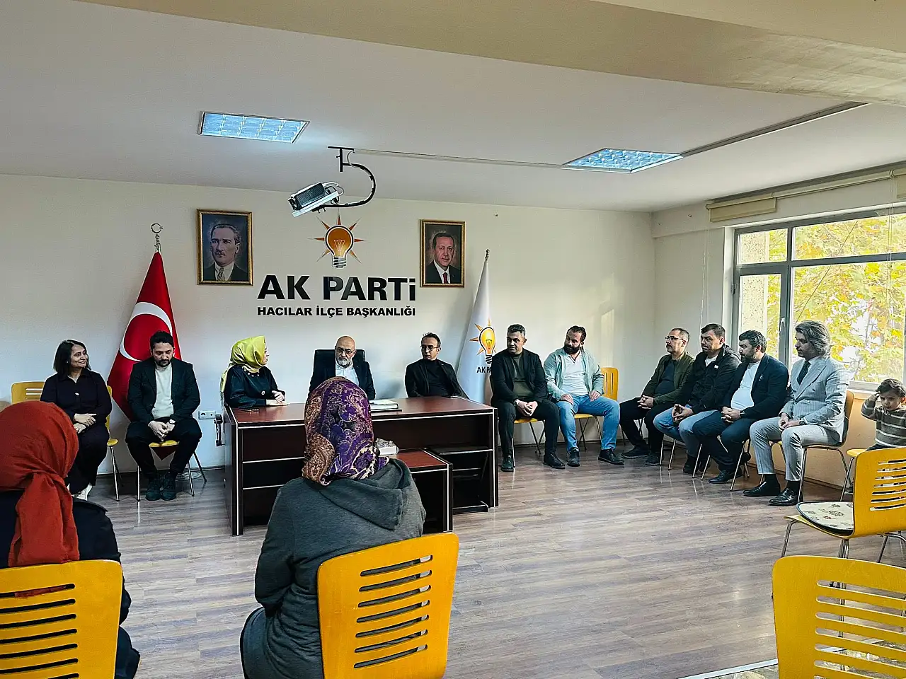 Kayseri'de çarşı pazar ziyareti yapan AK Partili vekil Cıngı: Şikayet yok, verilene şükür var!