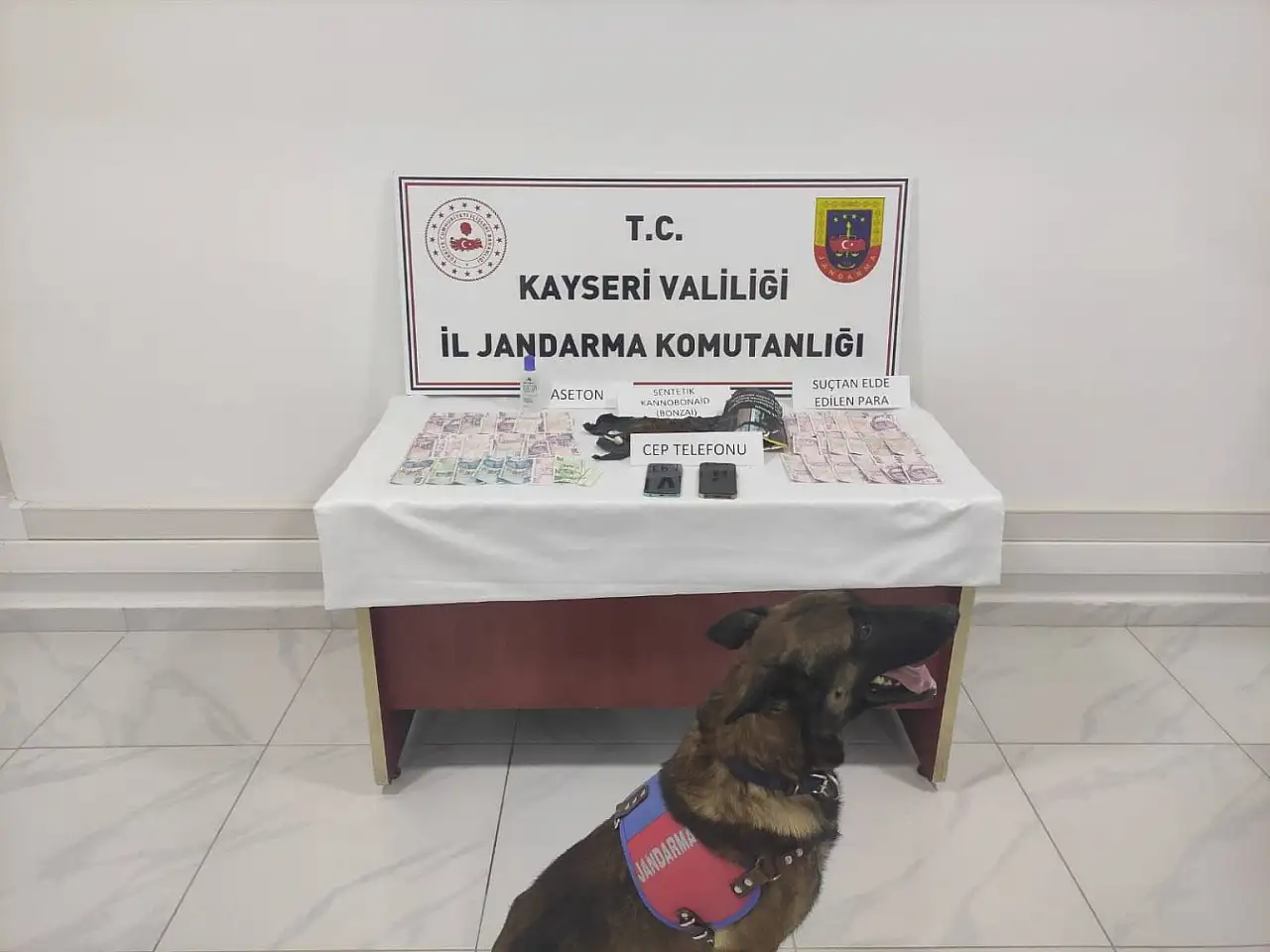 Develi'de narkotik baskını: Evden cephanelik gibi uyuşturucu çıktı!