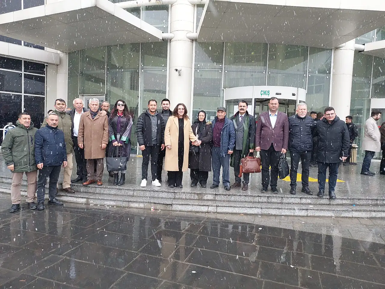 CHP'Lİ İSME YÖNELİK SİLAHLI SALDIRI DAVASINDA SANIKLAR HAKİM KARŞISINA ÇIKTI