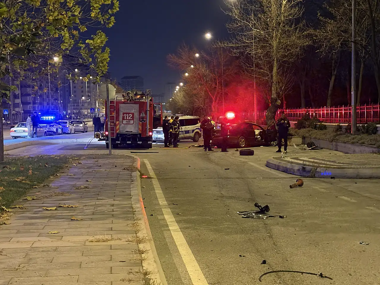 Kayseri'de otomobil ağaca çarparak durabildi! Genç sürücü hayatını kaybetti