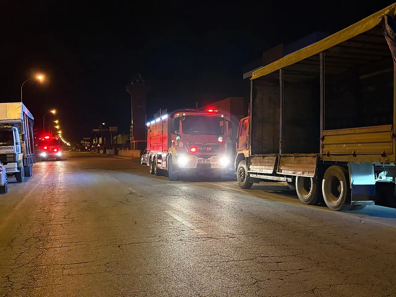 Kayseri OSB'de mobilya fabrikasında yangın