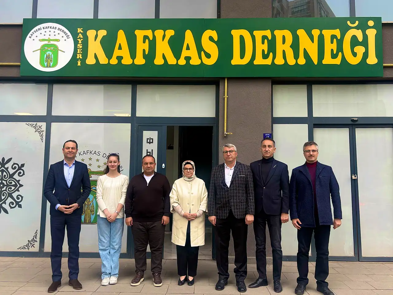 AK Partili vekilden o derneğin yeni yönetimine ziyaret