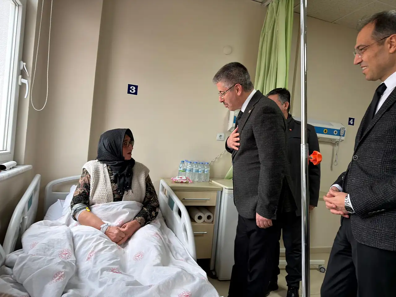 AK Partili vekil Kayseri'de bakın bu kez neyi kafaya taktı? İlçe ilçe gezecek, notlar alıp çözecek! Dedektif vekil iş başında