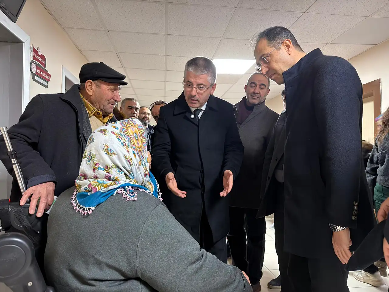 AK Partili vekil Kayseri'de bakın bu kez neyi kafaya taktı? İlçe ilçe gezecek, notlar alıp çözecek! Dedektif vekil iş başında