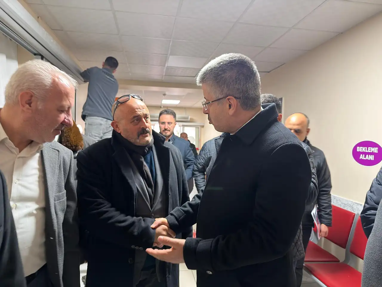 AK Partili vekil Kayseri'de bakın bu kez neyi kafaya taktı? İlçe ilçe gezecek, notlar alıp çözecek! Dedektif vekil iş başında