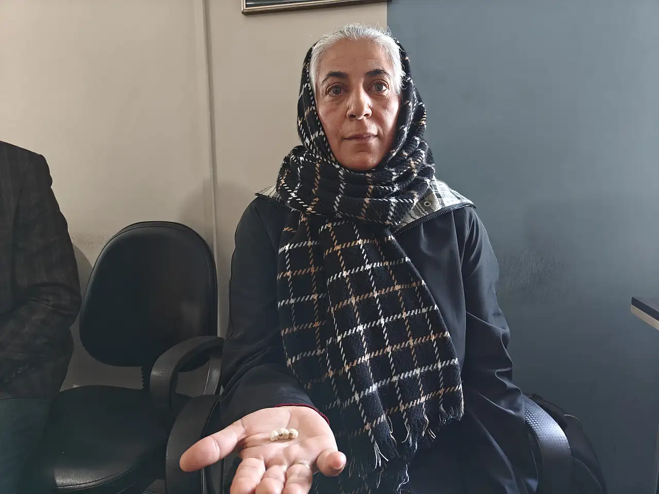 Kayseri'de implant mağduru kadın yetkililerden yardım bekliyor