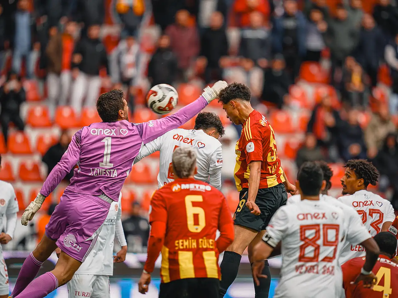 Kayserispor'un günlerdir beklediği isim gece yarısı şehre giriş yaptı