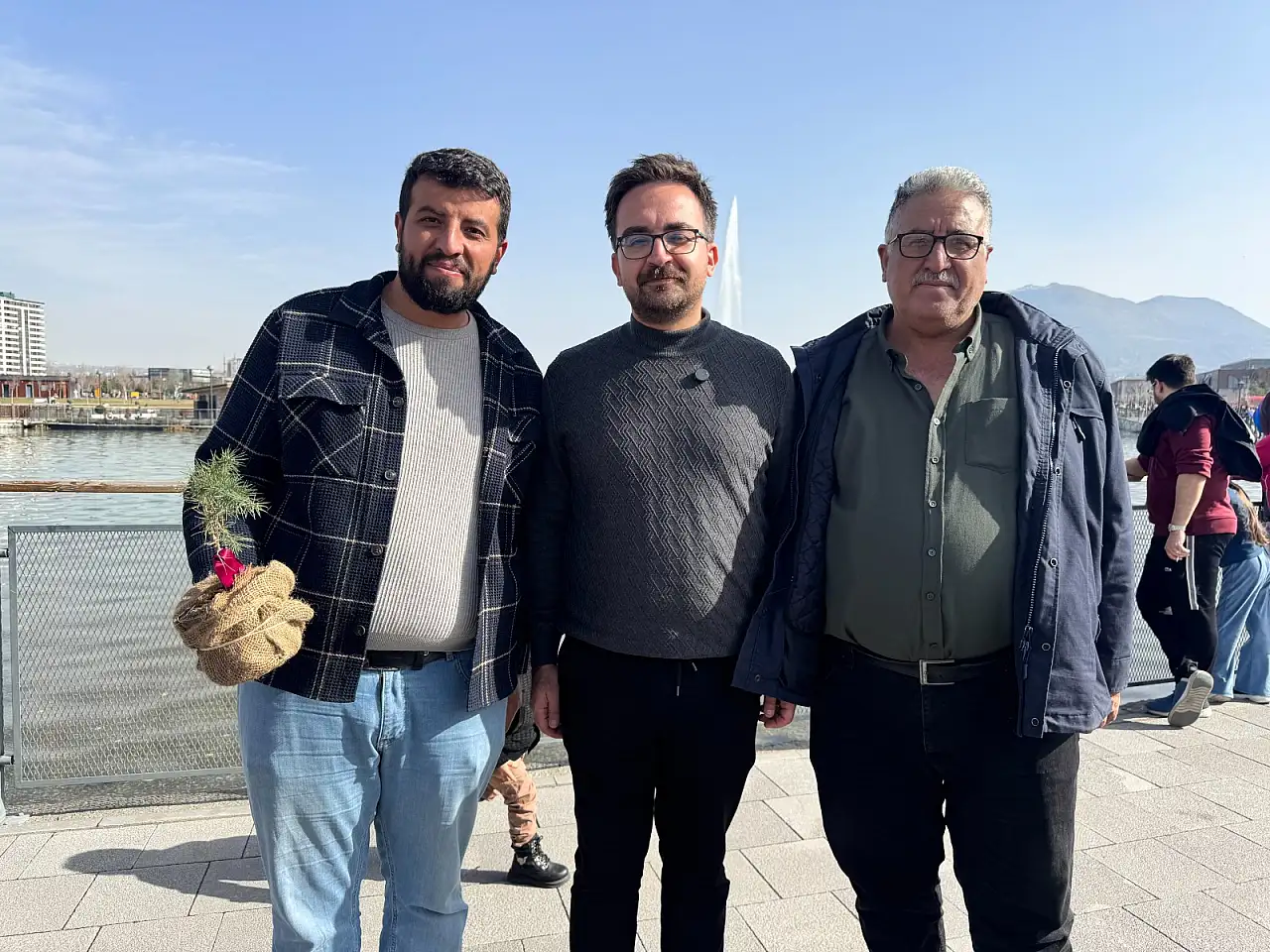 Millet Bahçesi'nde çöpü toplayana bakın ne hediye ettiler