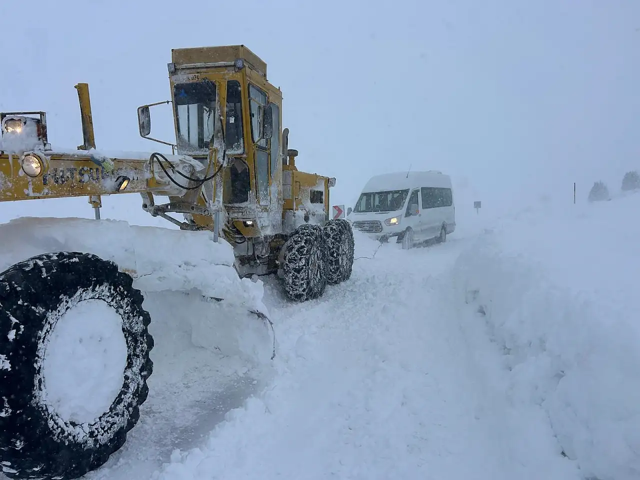 Kayseri'de 54 mahallenin yolu açıldı!