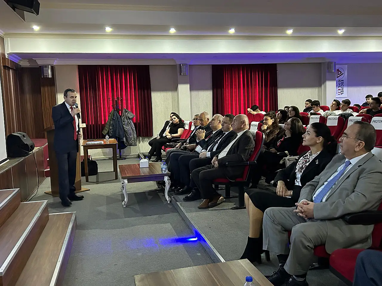 Babüroğlu öğrencilere Çanakkale'yi anlattı