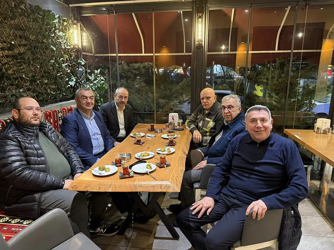 MHP'li Vekil Kayseri'den giden ismi unutmadı! Madalyon gönderdi