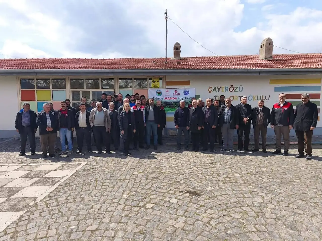 Kayseri'de dikkat çeken afiş! Gören bir daha baktı!