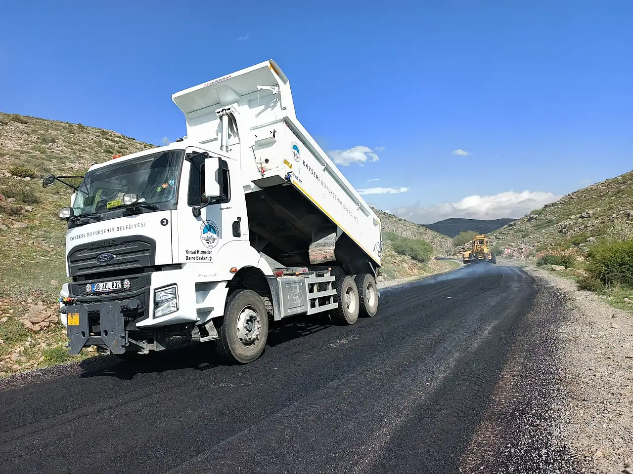Kayseri'de bayram öncesi kırsal yollar yenilendi