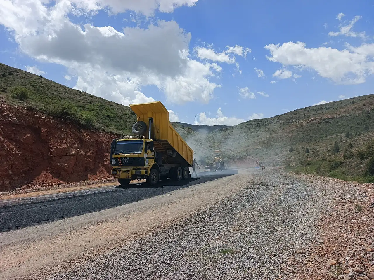 Kayseri'de bayram öncesi kırsal yollar yenilendi