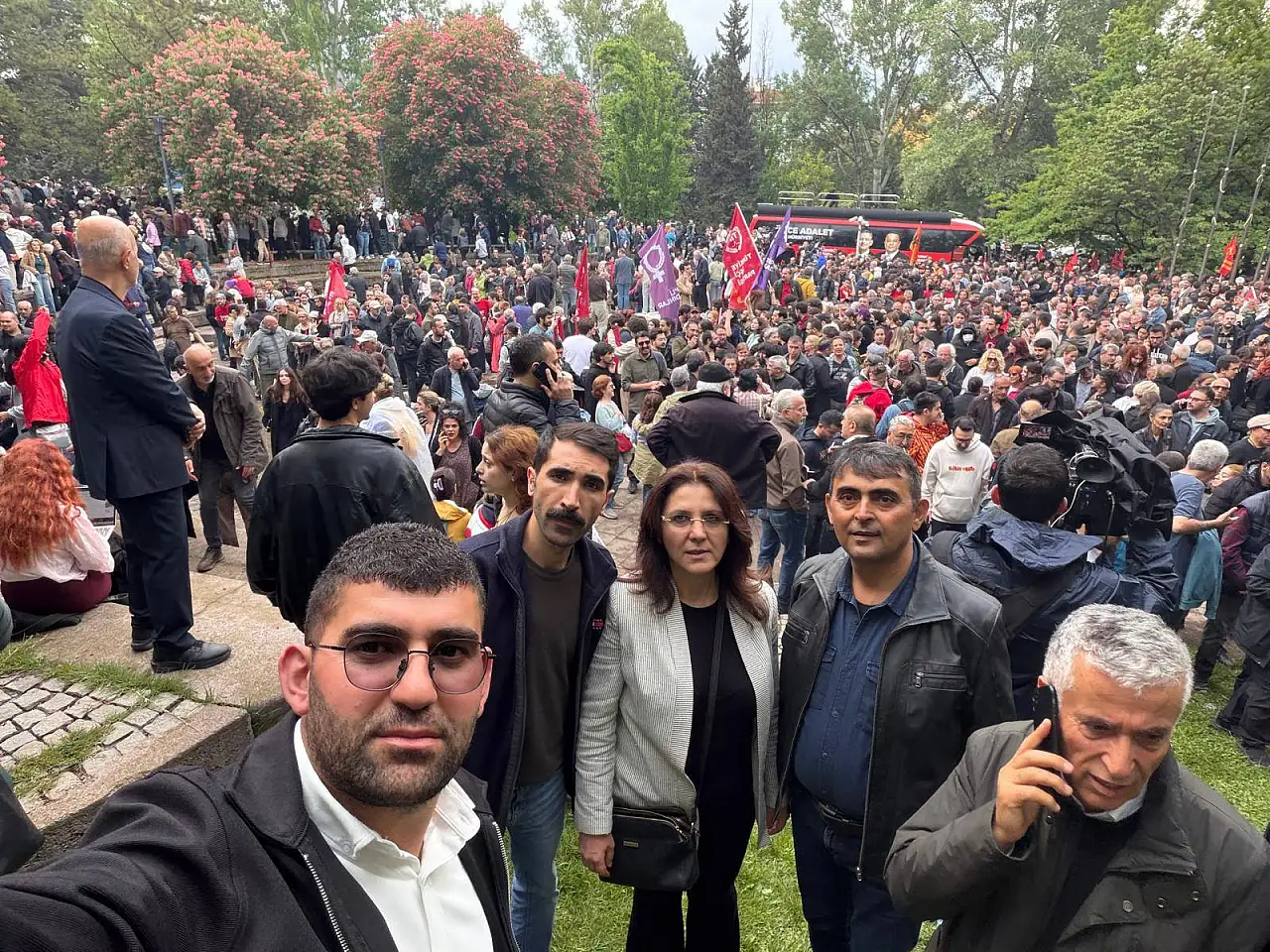 Kayseri'de görevden aldığı isimlerden Özgür Özel'e tam destek